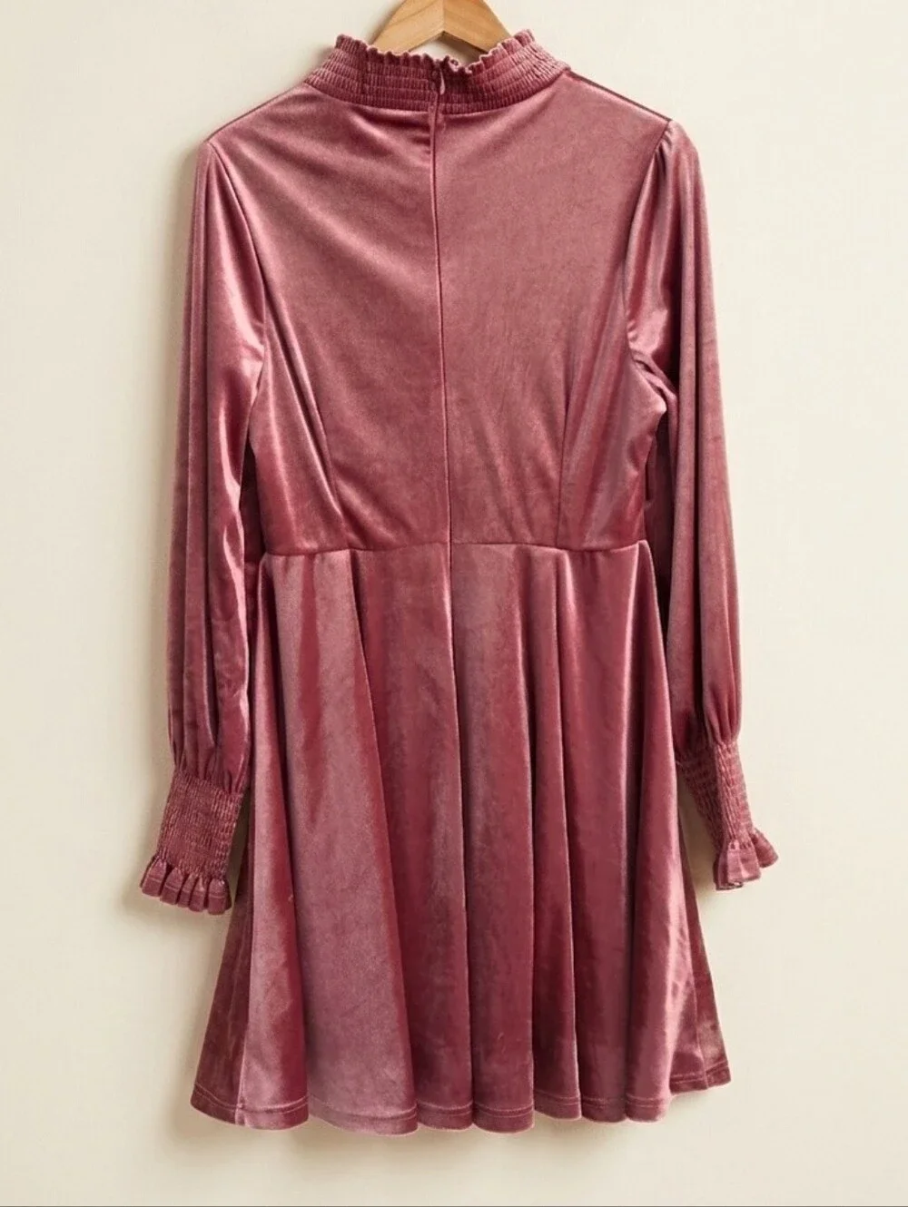 In Loom Mauve Velvet Mock Neck Dress Size Medium - Picture 4 of 5